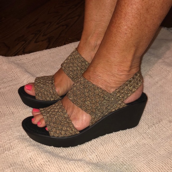 steve madden woven sandals